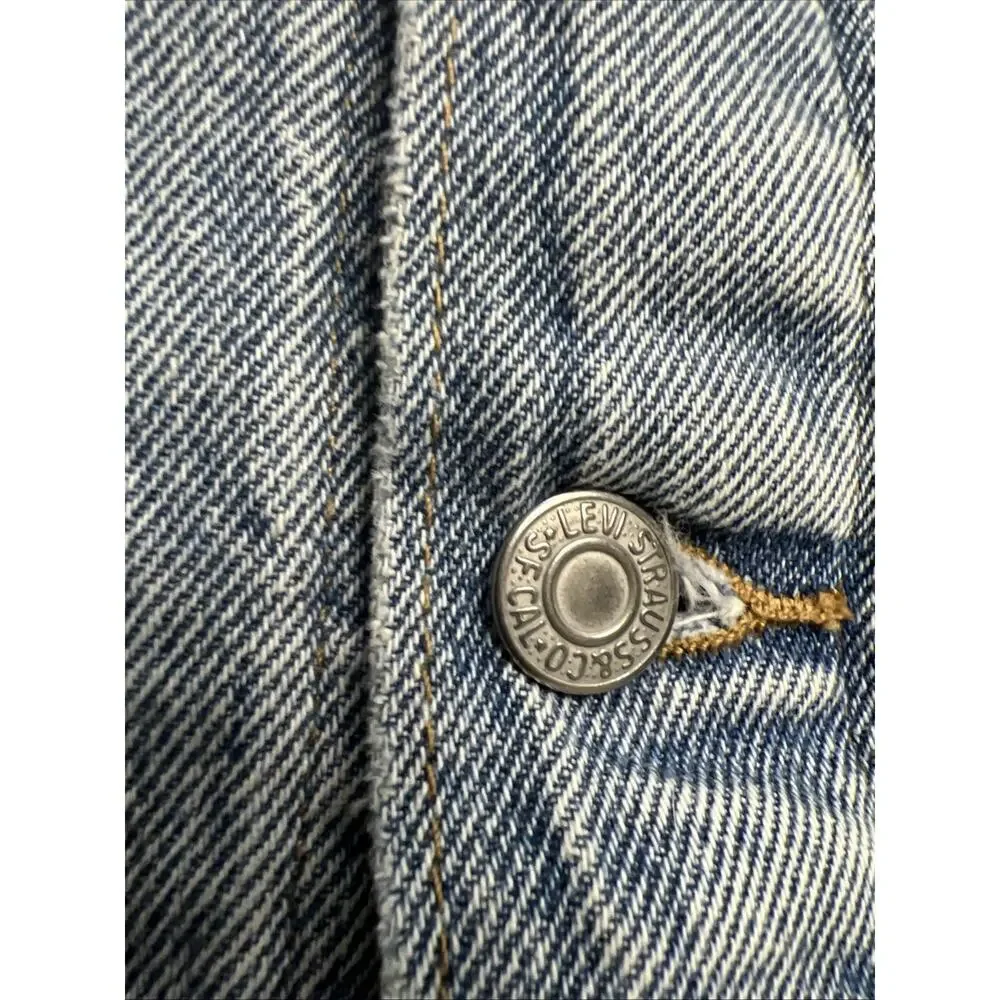 Levi’s Womens Medium Frayed Denim Vest Biker Patches Skull - Picture 2 of 13